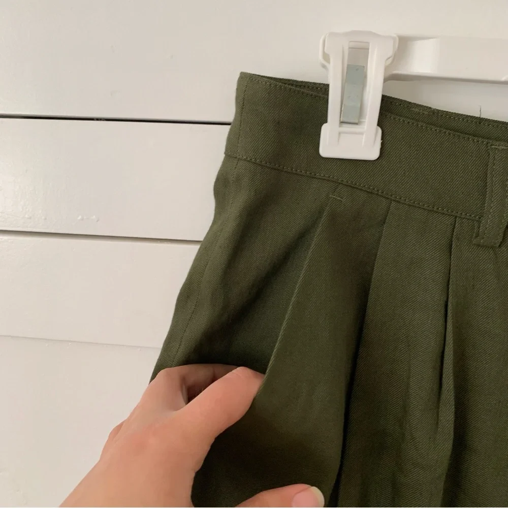 Frame Green Linen Pleated Cuffed Short Size 10